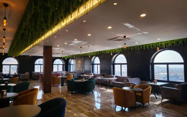 Sarok Hotel Douhok
