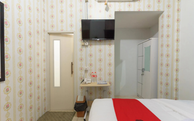 RedDoorz near City Walk Benhil
