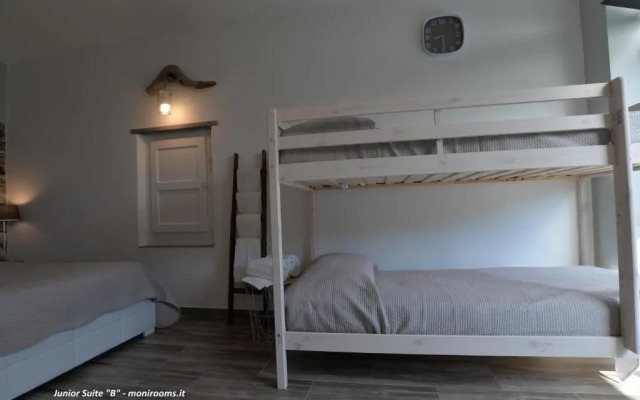 Moni Rooms