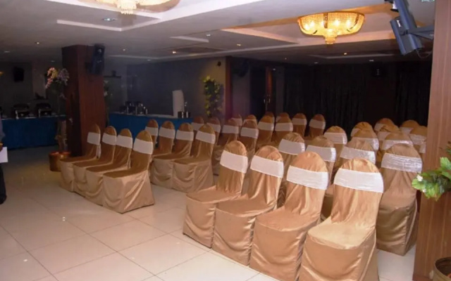 Hotel Amit International