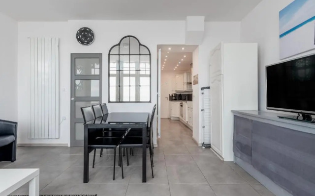 Appartement en front de mer avec terrasse et vue mer