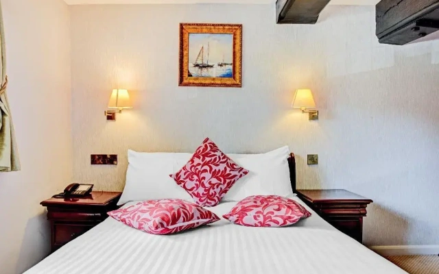OYO Dovecote Hotel