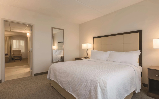 Embassy Suites by Hilton Milwaukee Brookfield