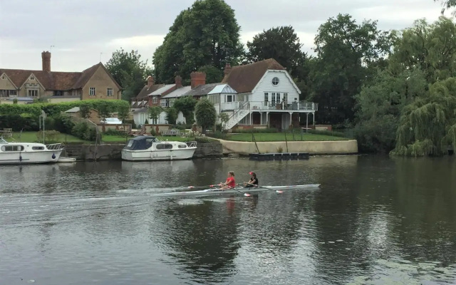 Thames Edge Rooms