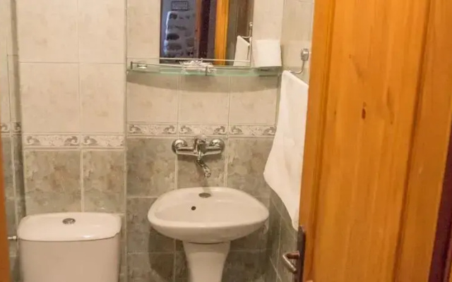 Tonis Guest House