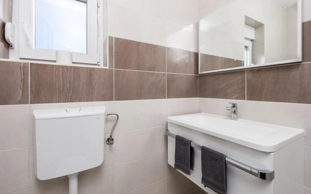 Awesome Apartment in Stara Novalja With 1 Bedrooms and Wifi