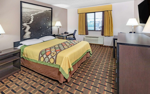 Super 8 by Wyndham League City/Kemah Area