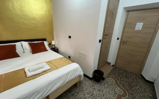Genova Gold Rooms