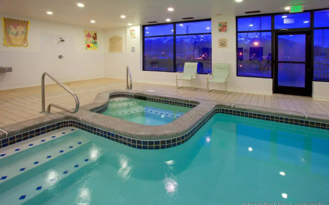 Holiday Inn Express SEWARD HARBOR