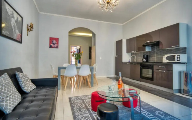 Lusso 5 beds Central Apartment