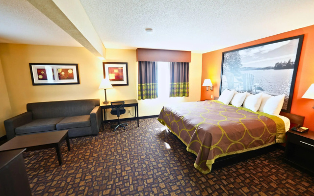 Super 8 by Wyndham Clive IA