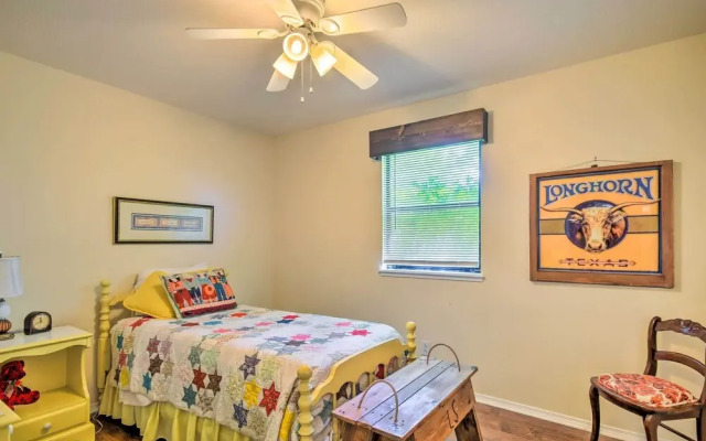 Unique Ranch-style Home < 2 Mi to Downtown!