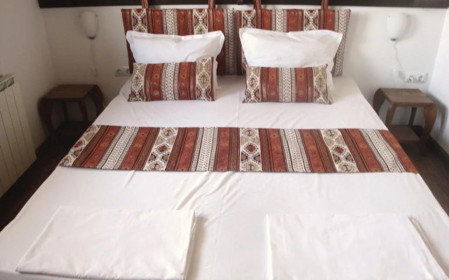Guest House Black Lom