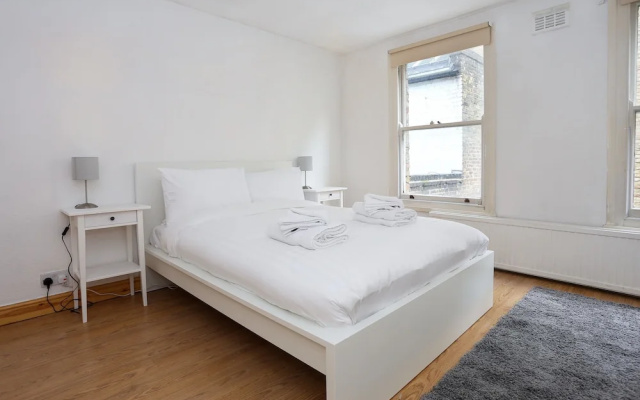 1 Bedroom Flat in Bayswater Accommodates 4