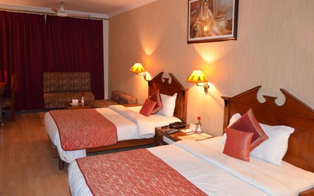 Отель Grand Sartaj Hotel Индия, Нью-Дели - отзывы, цены и фото номеров - забронировать отель Grand Sartaj Hotel онлайн комната для гостей