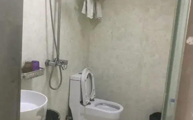 Shanghai Wangyue Hotel (Fangdian Road Subway Station)