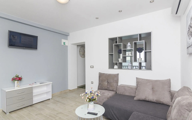 Apartment Sonja - 100 m from sea: A1 Brela, Riviera Makarska