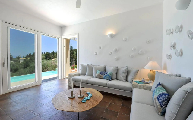 Apeiron II Villa - Sunny Modern Pool - Walk to Gaios