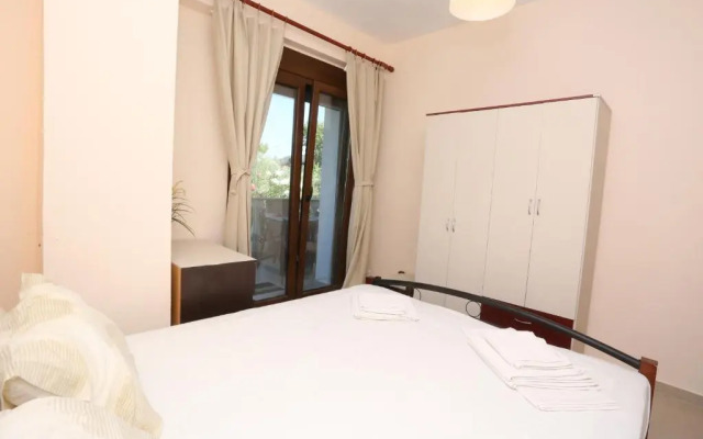 Villa Argo 2 - Beachfront, Big gardens, Location!