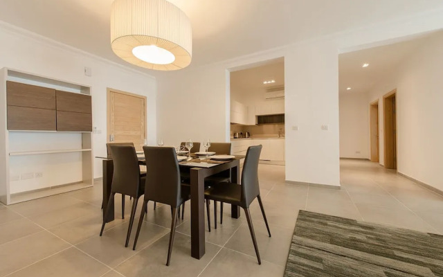 Seafront Luxury Apartment Incl Pool