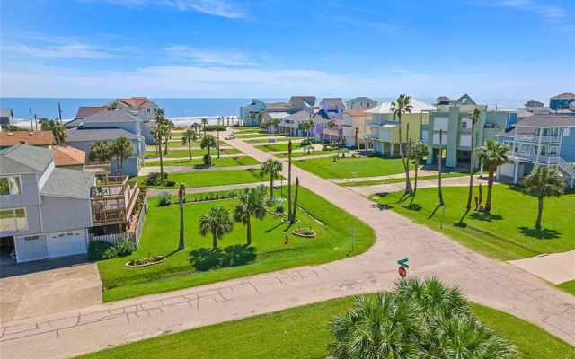 Sandpiper Treasure by Ryson Vacation Rentals