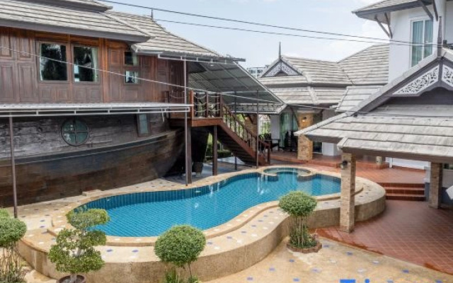 Royal Boat Pool Villa - Pattaya