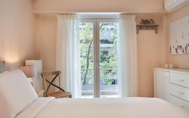 Spirou Merkouri Handcrafted 2BD Home