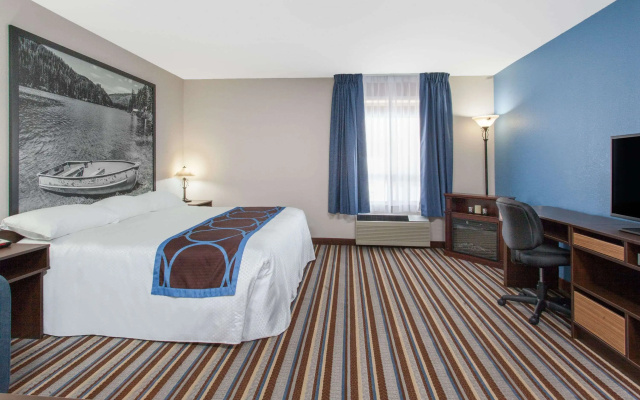 Super 8 by Wyndham Fort Frances