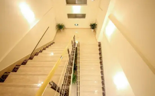 Shankee Hotel (Nanjing South Railway Station Shuanglong Avenue Subway Station)