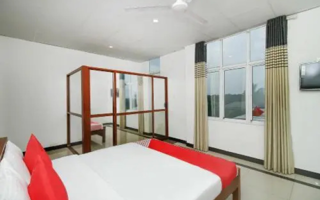OYO 361 Grand Rovinka Hotel