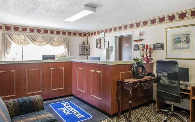 Red Roof Inn & Suites Vineland - Buena