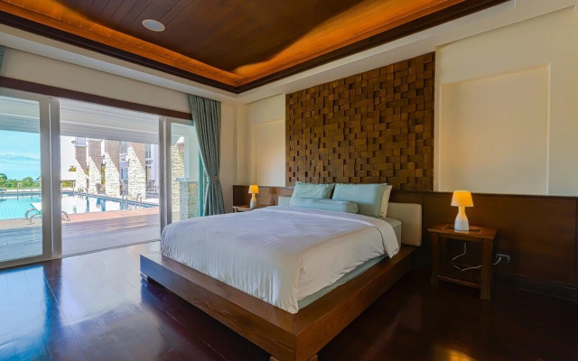 Luxury Mansion 6 BR on Golf Course JB