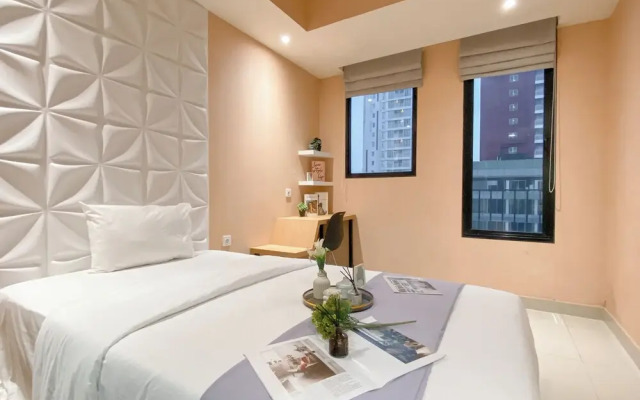 Peach Tone Studio At Evenciio Margonda Apartment