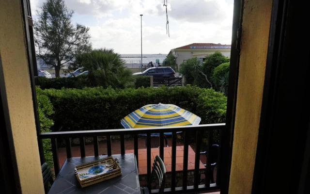 Beachfront Three Room Apartment With Garden Ostrica