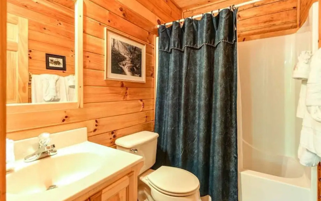 Honey Pot - Three Bedroom Cabin