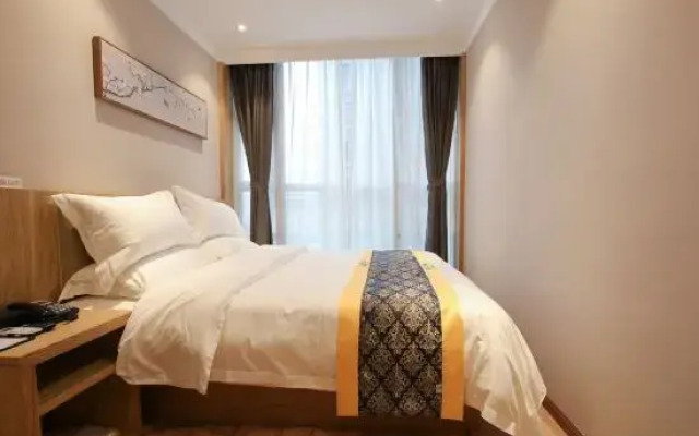 Couple Expert Boutique Hotel (Dongmen Old Street Station)