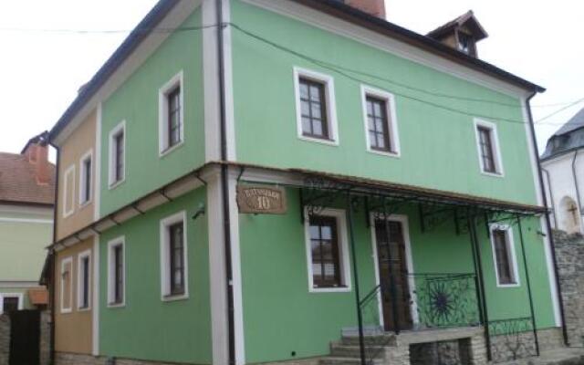 Гостиница Home Hotel Украина, Каменец-Подольский - отзывы, цены и фото номеров - забронировать гостиницу Home Hotel онлайн вид на фасад