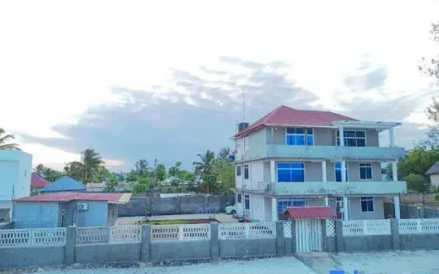 Uroa Beachfront 2BR • Balcony • Free Wi-Fi