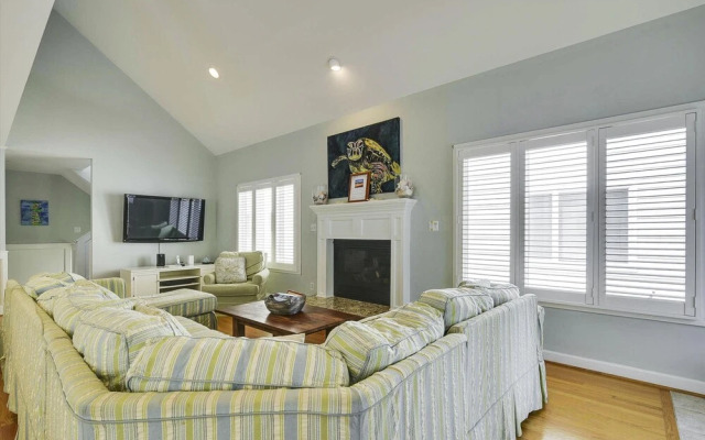 212 Maplewood Street Bethany by Long & Foster
