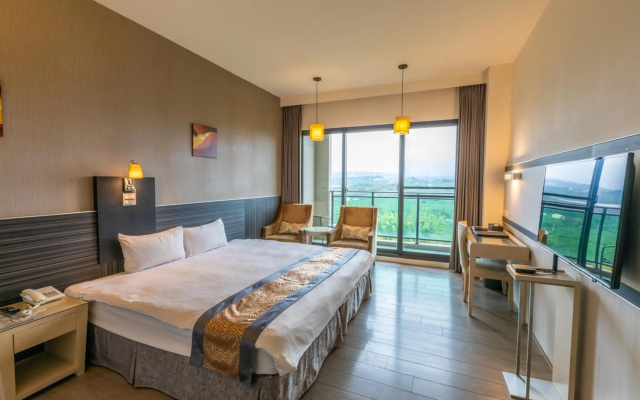 Renyi Lake Hotel