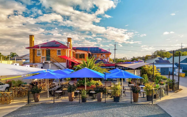 Esk Grand Hotel