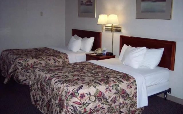 Days Inn Hotel & Conference Center - Meadville