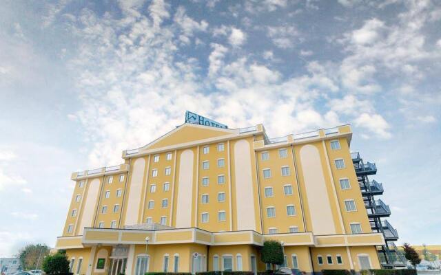 Отель Piramidi Hotel Италия, Лимена - отзывы, цены и фото номеров - забронировать отель Piramidi Hotel онлайн вид на фасад