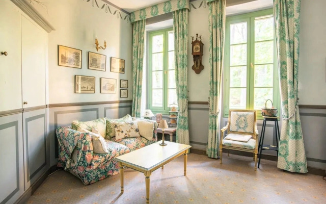 Villa in Grimaud Near Tennis Court & Pool