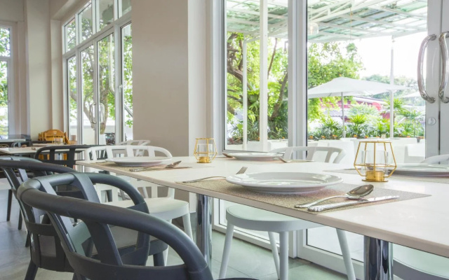 The Sea - Cret Hua Hin