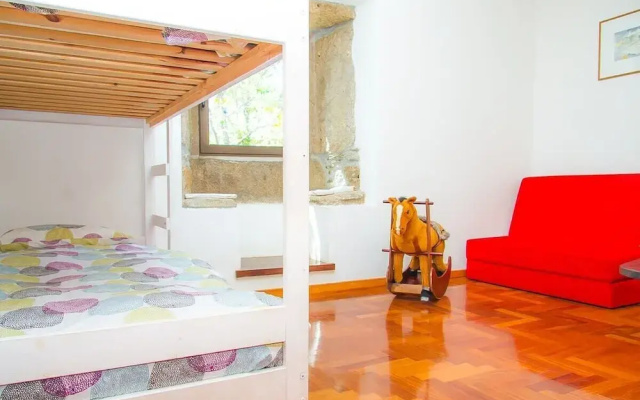 Liiiving in Caminha Oak Tree Chill House