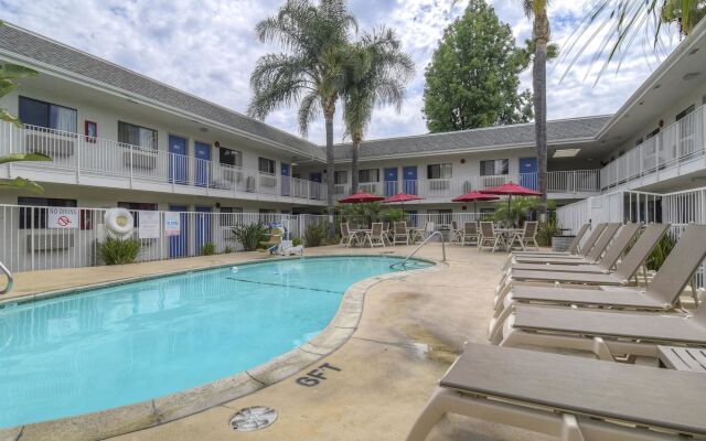 Motel 6 Los Angeles - Baldwin Park 1