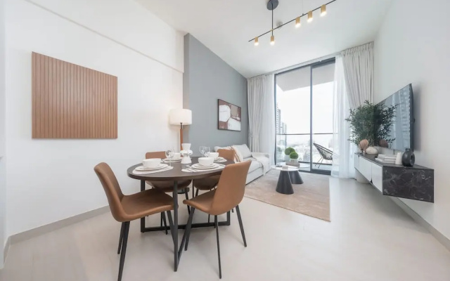 Vibrant 1-bedroom in JVC Sleeps 4 With Balcony