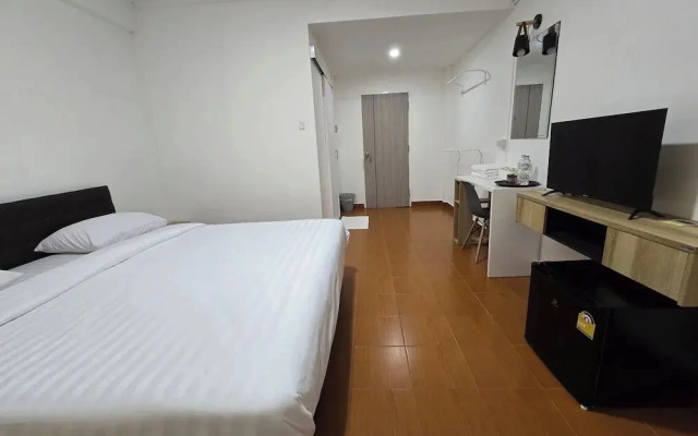 Ratanasiri Hotel