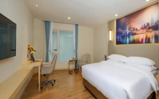 Vienna Hotel (Chongqing Nanping Nanbin Road Metro Station Branch)